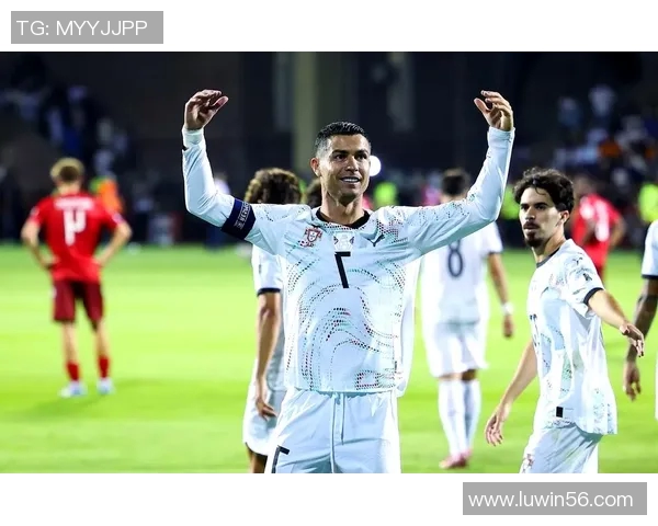 小个子足球明星逆袭之路:从身高劣势到世界舞台的闪耀 小个子足球明星逆袭之路:从身高劣势到世界舞台的闪耀