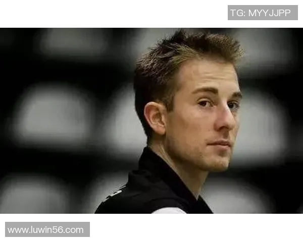 被发掘的足球新星:从默默无闻到世界瞩目的人物崛起之路 被发掘的足球新星:从默默无闻到世界瞩目的人物崛起之路